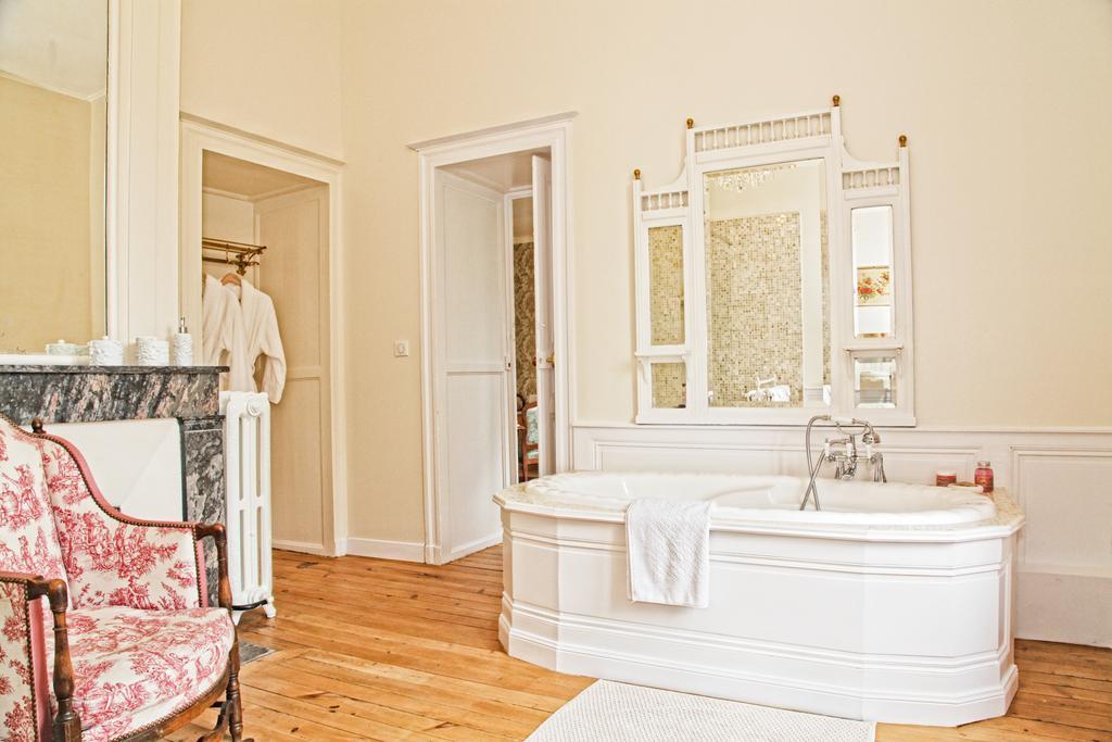 Chateau Lamothe Du Prince Noir - B&B Saint-Sulpice-et-Cameyrac Zimmer foto